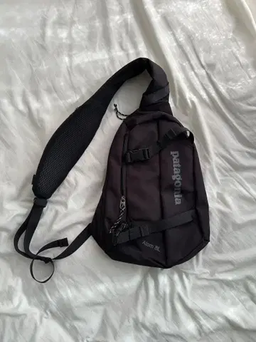 patagonia Atom 8L 블랙 숄더백