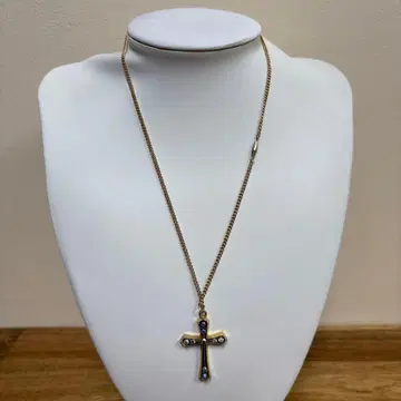 골드와 블랙 십자가 목걸이