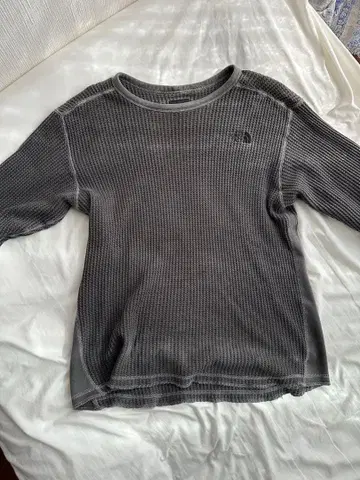 The North Face 메쉬 긴팔 티셔츠 그레이