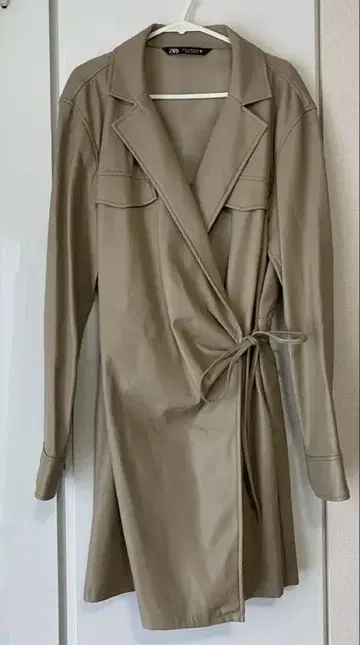 베이지 랩 코트