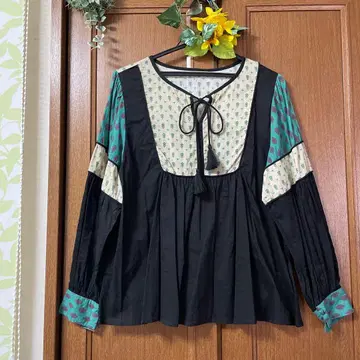 LUCA/LADY LUCK LUCA 태슬 달린 리본 긴팔 블라우스