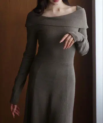 Louere 아지메 오프숄더풍 니트 플레어 원피스