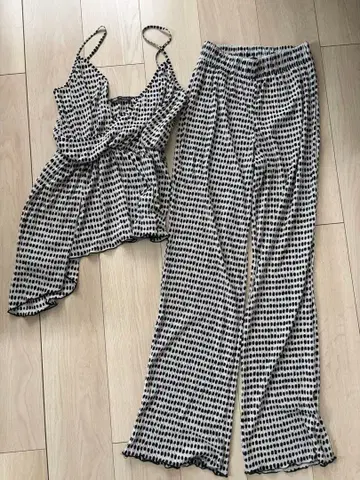 ZARA 도트 무늬 셋업