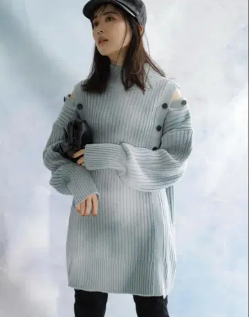 Apuweiser-riche 오픈 숄더 미니 니트 업