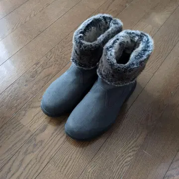 그레이 퍼 달린 숏부츠