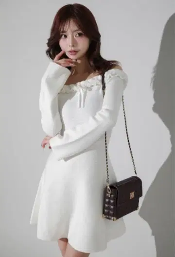 오프숄더 니트 원피스 화이트