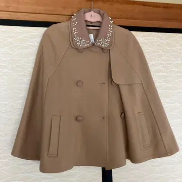 베이지 케이프 코트 펄 장식
