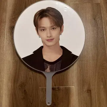 SEVENTEEN 준 부채 FOLLOW