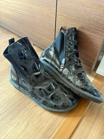 새상품급 Monet 21.5 블랙 악어 무늬 사이드 고어 숏부츠 소족