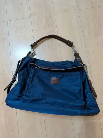 A4 수납 가능 네이비 나일론 숄더백