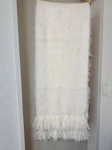 더 토 머플러 화이트 PIGALLE SHAGGY MUFFLER