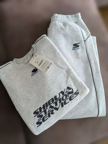 ZARA 맨투맨 셋업 백 프린트