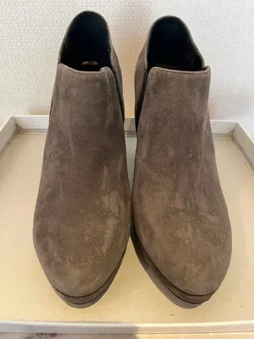 그레이 스웨이드 앵클부츠 하이힐