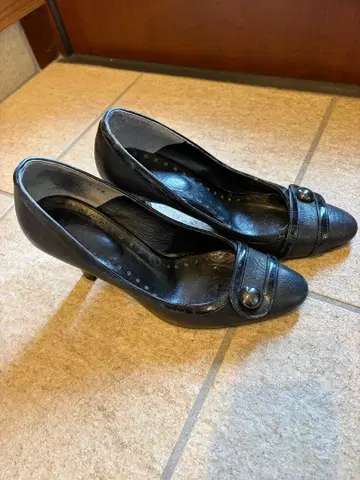 블랙 스트랩 포함 하이힐 23cm