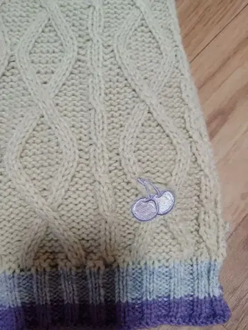 키르시 KIRSH 케이블 짜임 머플러 크림색 보라색