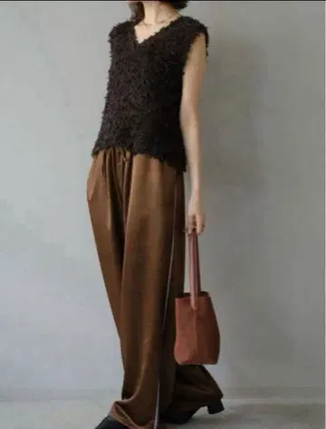 새틴 사이드 라인 팬츠 브라운/lumier 같은 형태