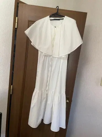 ZARA 화이트 플레어 슬리브 롱 원피스