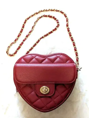 하트 모양 빨간색 숄더백 MAJESTIC LEGON