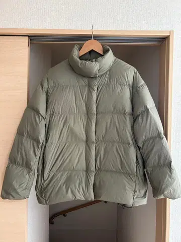 UNIQLO 파우더 소프트 다운 자켓 XL 사이즈