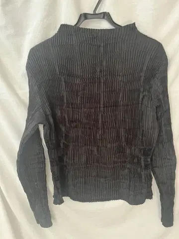 스페치오 블랙 플리츠 긴팔 터틀넥 셔츠