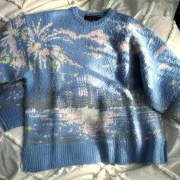 RMT CRW 스카이블루 풍경 무늬 긴팔 니트