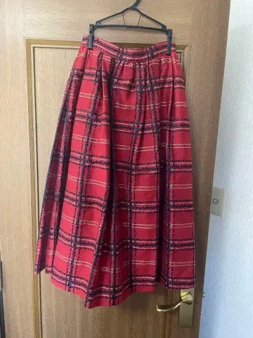 akiki 빨간색 체크 무늬 롱 스커트 사이즈 38