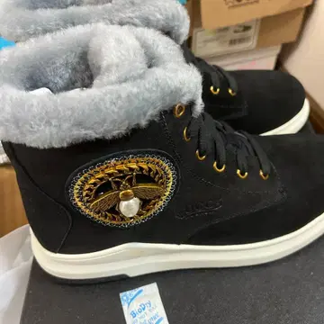 세일 상품 박스 포함 블랙 스웨이드 하이컷 어그 부츠 24.5cm