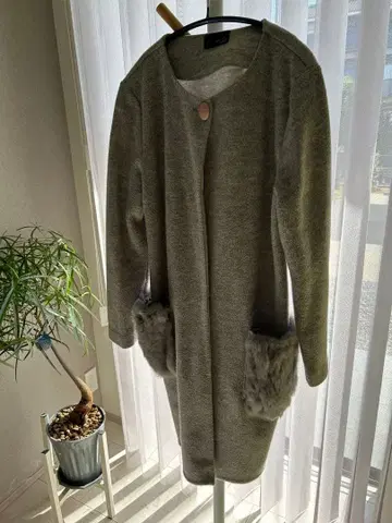 그레이 노카라 자켓 퍼 달린 포켓