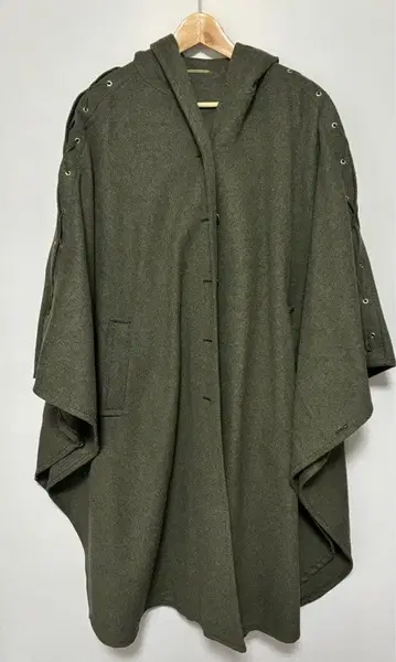 후드 부착 올리브 그린 망토 코트
