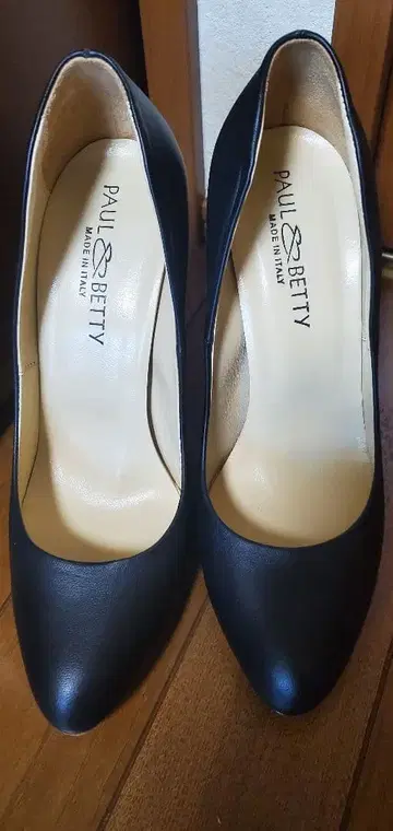 PAUL & BETTY 블랙 하이힐 38