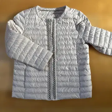화이트 다운 자켓