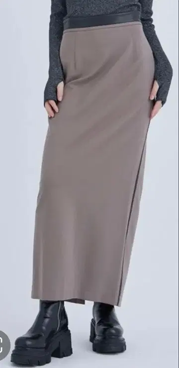 새상품 STUDIOUS / CITY / 롱 타이트 스커트 택 포함
