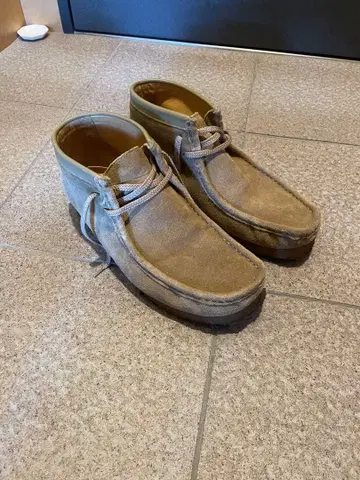 베이지 스웨이드 모카신 신발