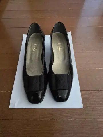 t.inaba 에나멜 펌프스 블랙 24cm