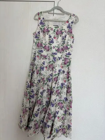 LAURA ASHLEY 플라워 프린트 슬리브리스 원피스 사이즈 11