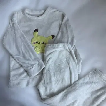 [ 완판템 ] GU 피카츄 자수 플리스 룸웨어 세트 사이즈 M