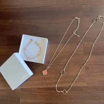 BLOOM 목걸이와 팔찌 세트 새상품