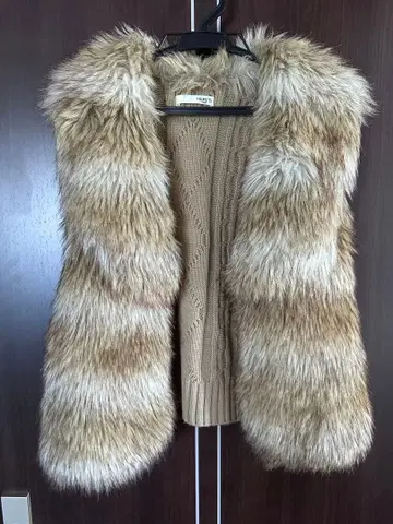 털이 긴 퍼 니트 베스트 베이지 입체 편직 M