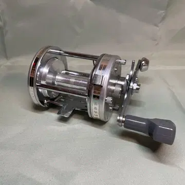 실버 베이트 낚시릴 오른손잡이용 컴팩트