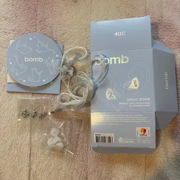 ILLIT 이어모니풍 이어폰 bomb merch 이어폰 이어폰