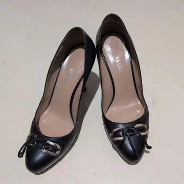 BALLY 블랙 가죽 하이힐 펌프스 23.5cm