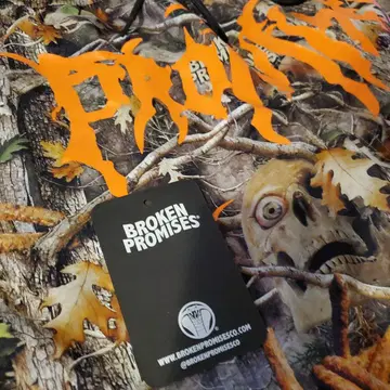 BROKEN PROMISES 카모플라쥬 숏팬츠