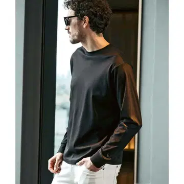 블랙 긴팔 티셔츠