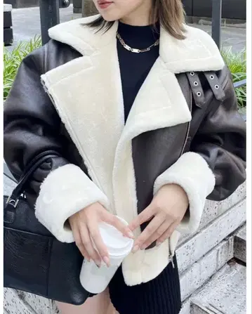 숏 에어리 페이크 무스탕 자켓