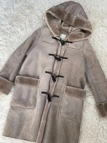 새상품급 Mila Owen 베이지 무스탕 코트