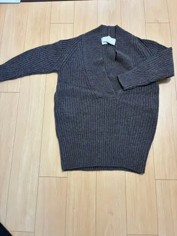 TICCA 깊은 V넥 니트 스웨터 차콜 그레이