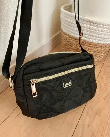 Lee 새상품급 퀼팅 숄더백 블랙 x 골드