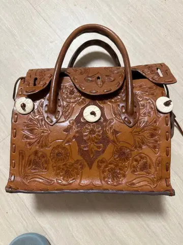 [ 새상품급 ] 그레이스 콘티넨탈 카빙 백 대용량 브라운