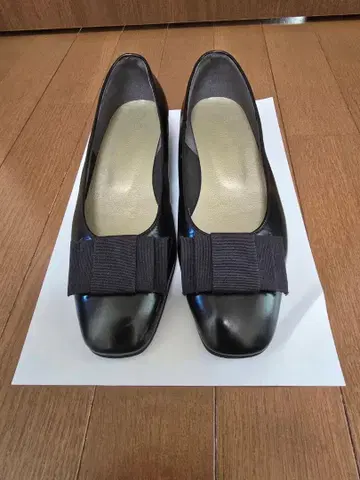 t.inaba 가죽 펌프스 블랙 24cm