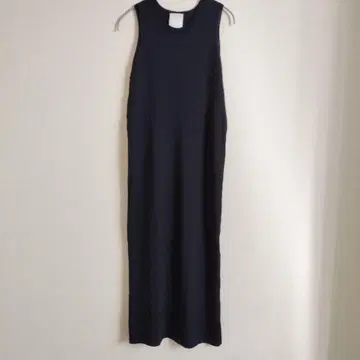 윔 가젯 슬리브리스 니트 원피스 블랙